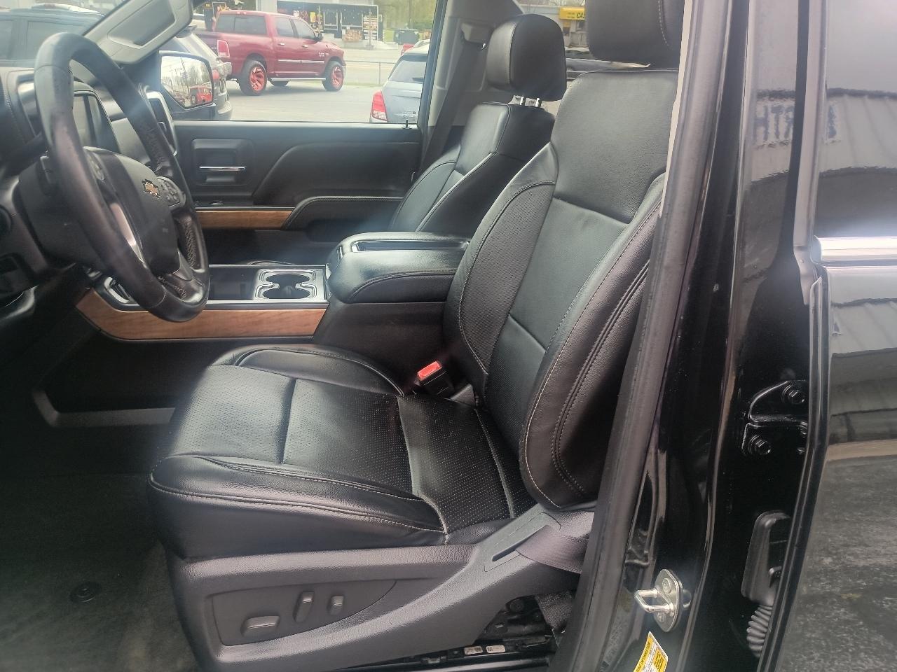 Chevrolet Silverado 2500HD Built After Aug 14 4WD Crew Cab 153.7" LTZ 2015