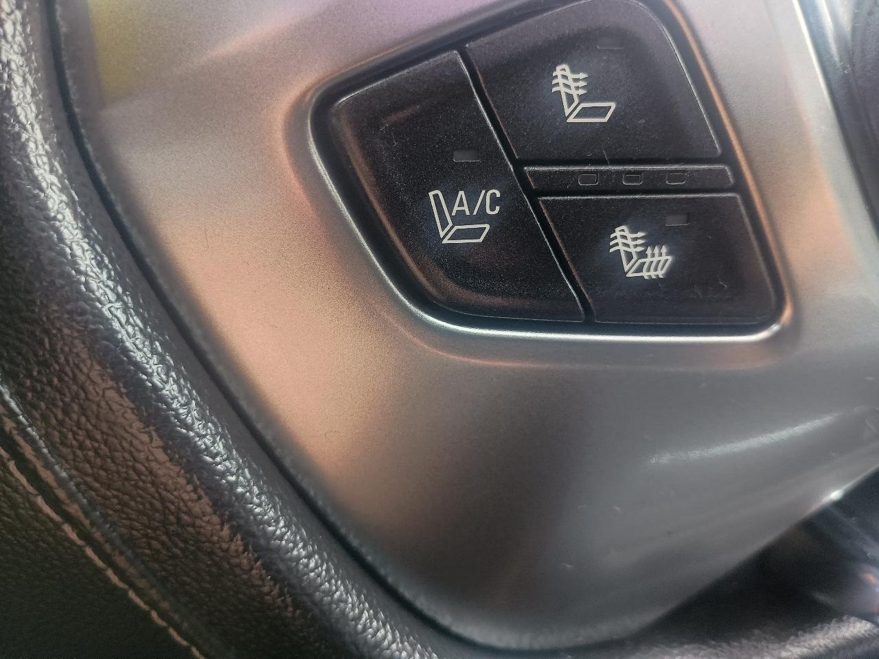 Chevrolet Silverado 2500HD Built After Aug 14 4WD Crew Cab 153.7" LTZ 2015