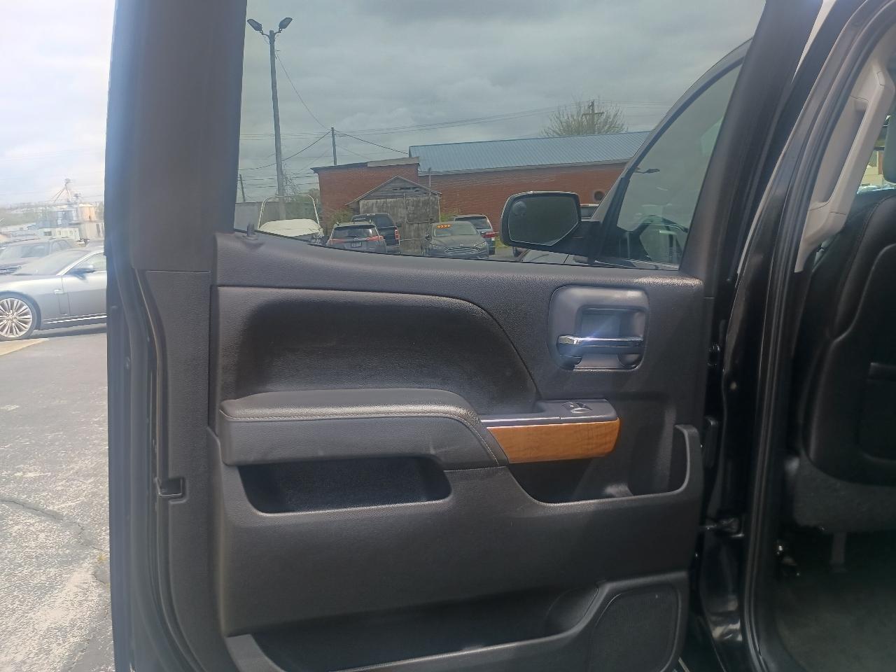 Chevrolet Silverado 2500HD Built After Aug 14 4WD Crew Cab 153.7" LTZ 2015