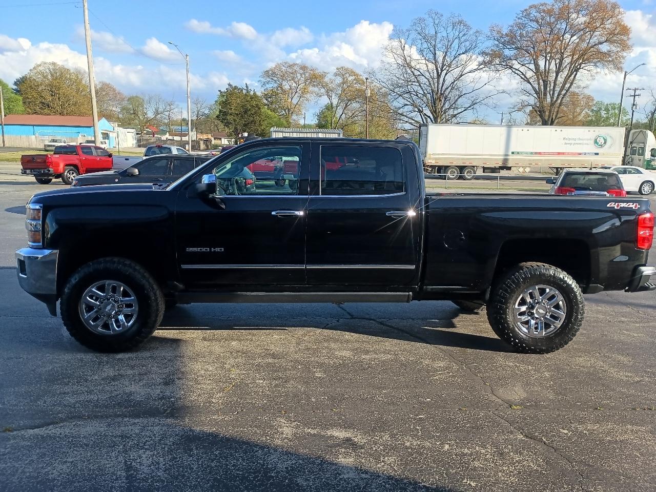 Chevrolet Silverado 2500HD Built After Aug 14 4WD Crew Cab 153.7" LTZ 2015
