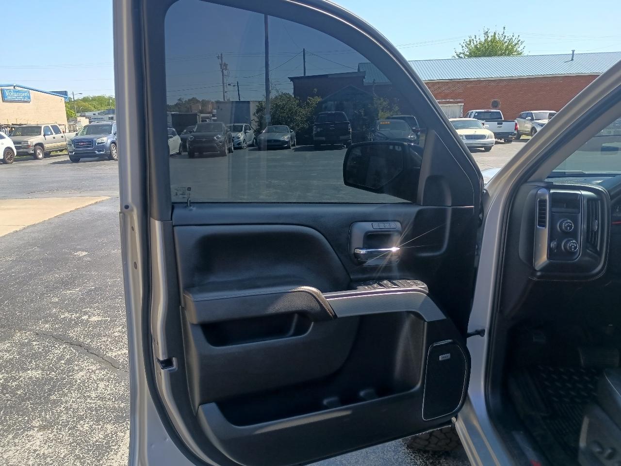 Chevrolet Silverado 1500 4WD Crew Cab 143.5" LTZ w/2LZ 2017