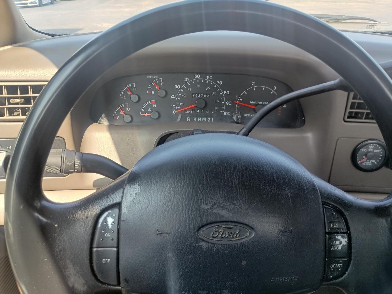 Ford Super Duty F-250 Supercab 142" XLT 2001