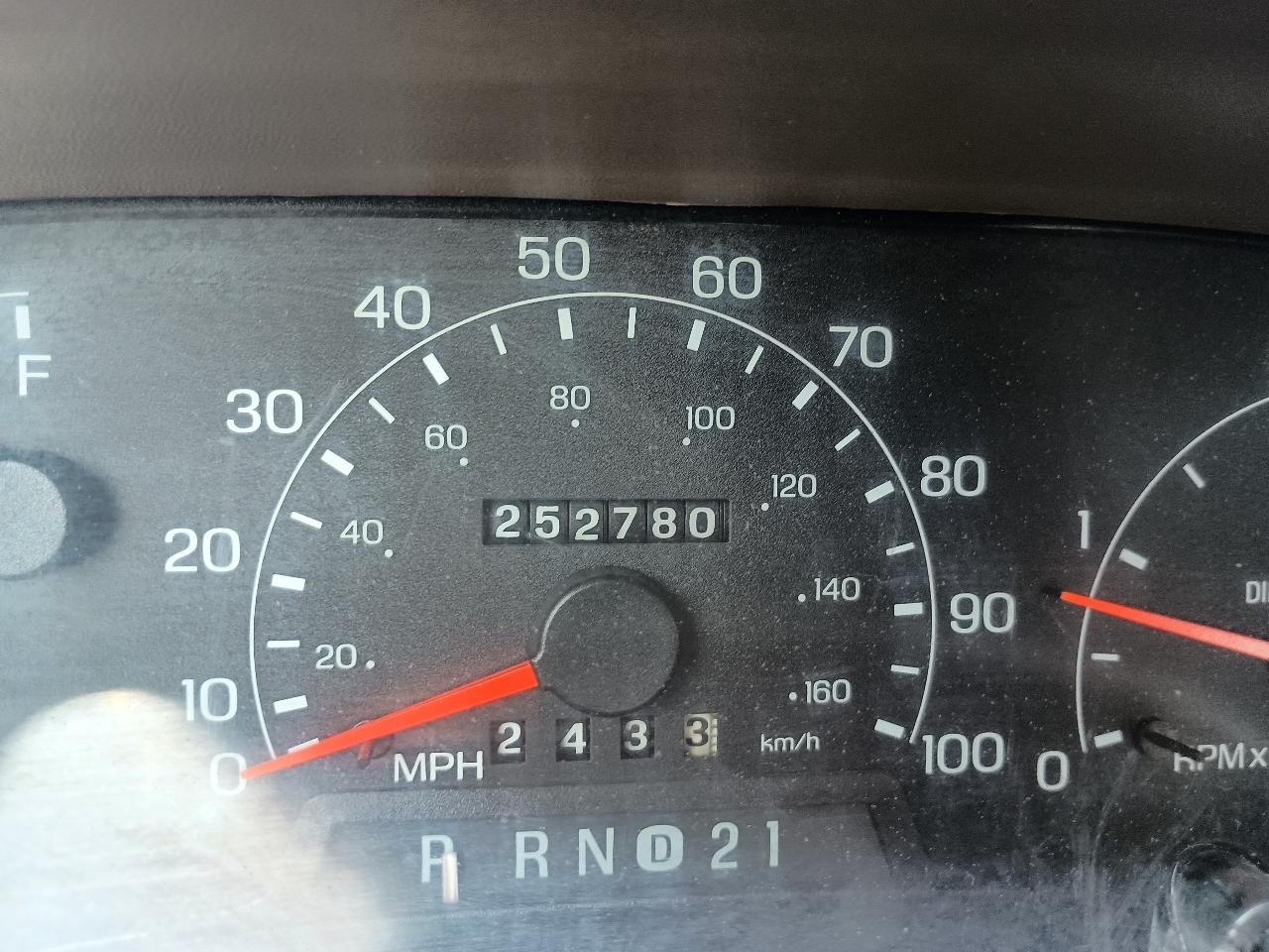 Ford Super Duty F-250 Supercab 142" XLT 2001