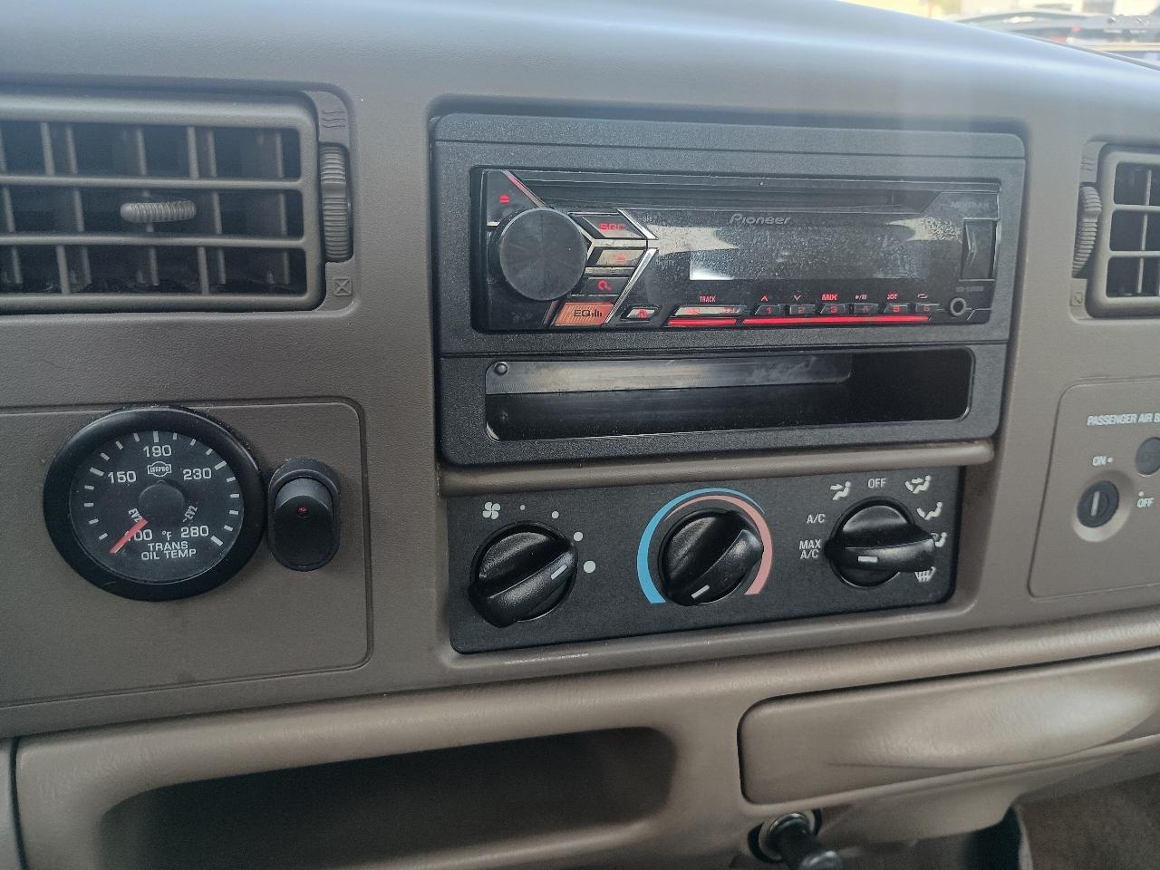 Ford Super Duty F-250 Supercab 142" XLT 2001