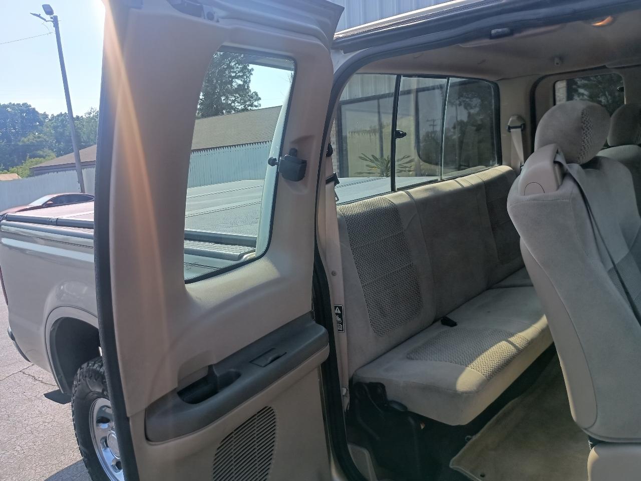 Ford Super Duty F-250 Supercab 142" XLT 2001