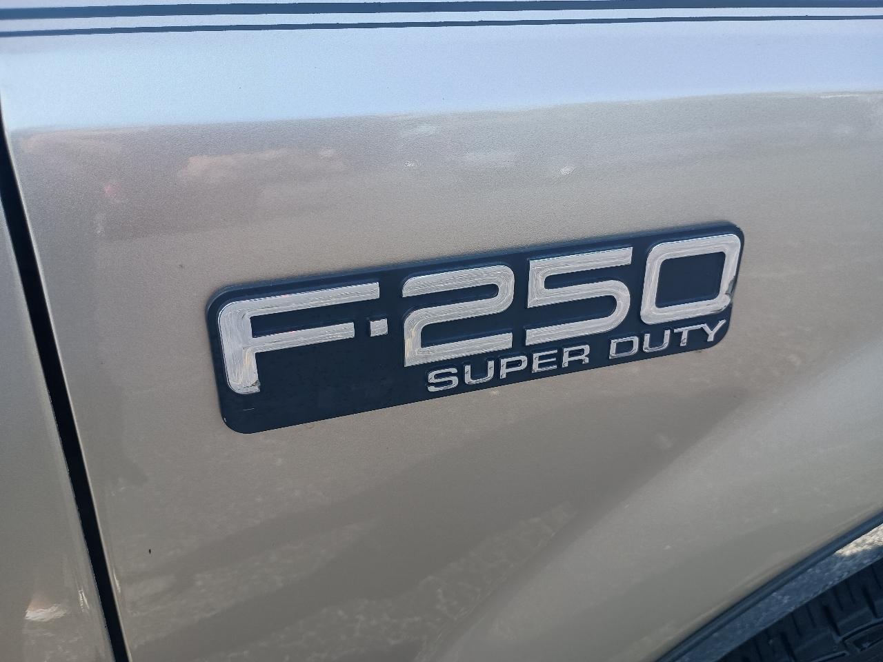 Ford Super Duty F-250 Supercab 142" XLT 2001