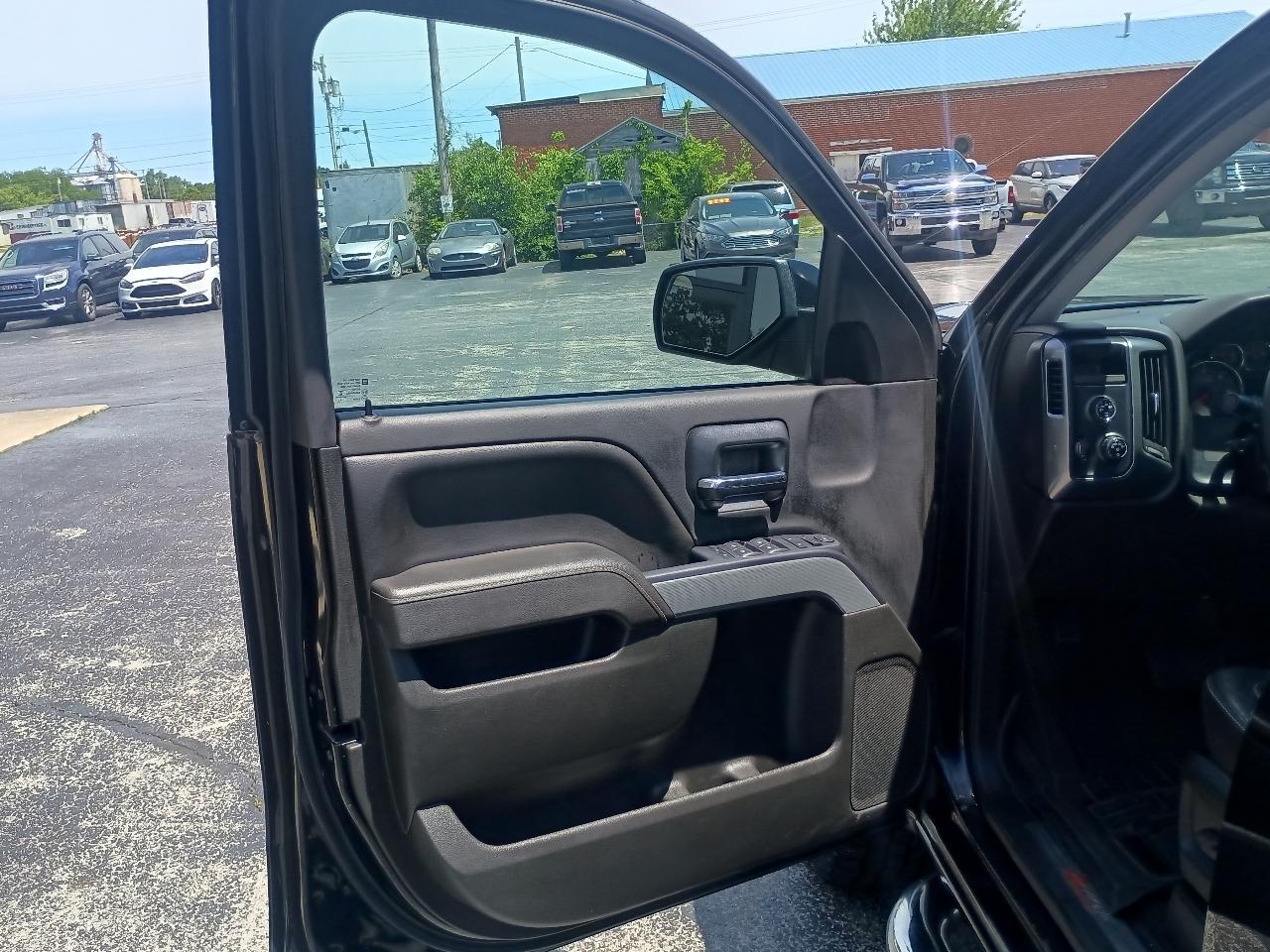 Chevrolet Silverado 1500 4WD Crew Cab 143.5" LT w/2LT 2015