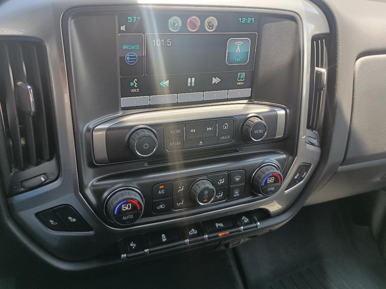 Chevrolet Silverado 1500 4WD Crew Cab 143.5" LT w/2LT 2015