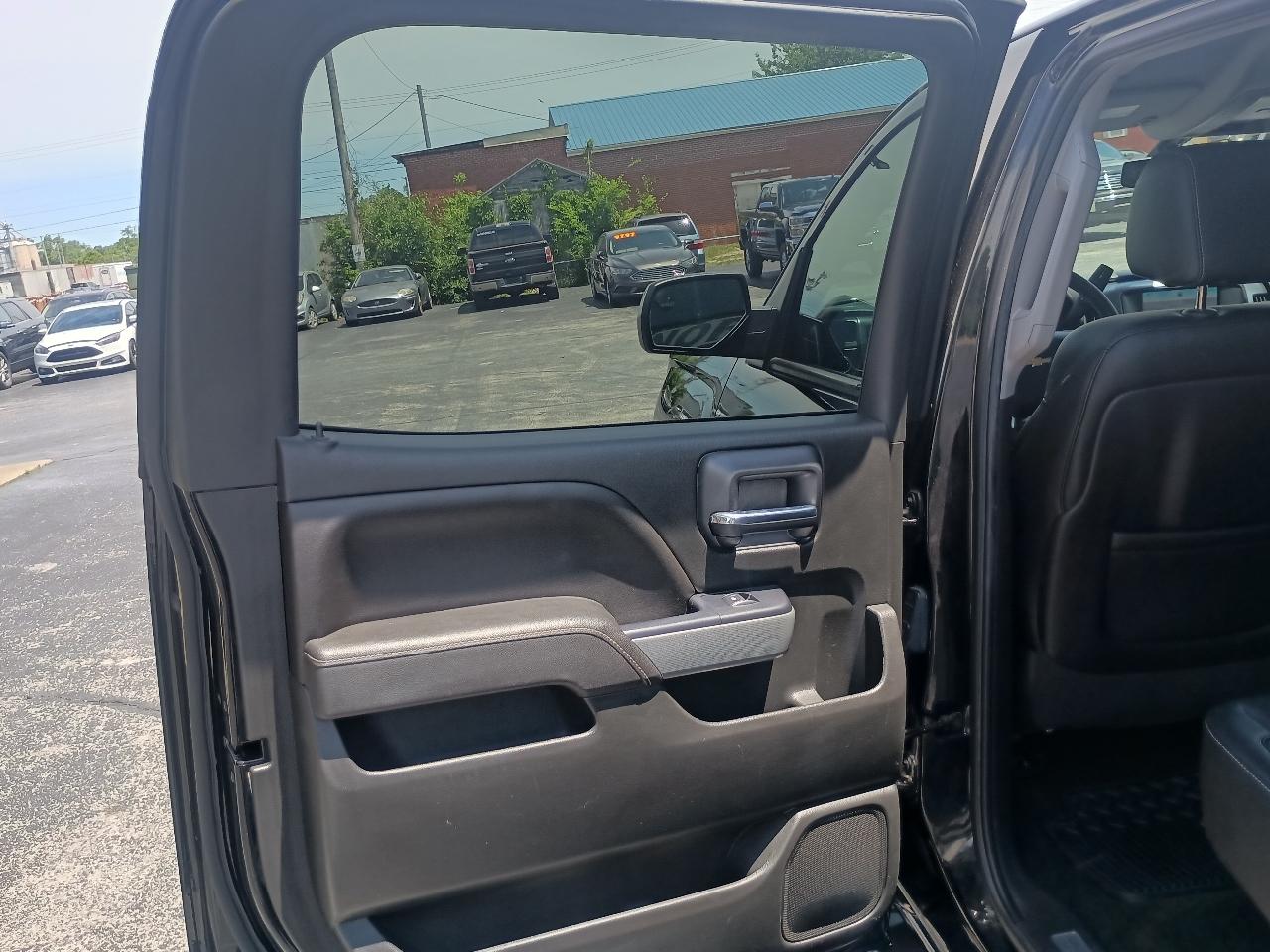Chevrolet Silverado 1500 4WD Crew Cab 143.5" LT w/2LT 2015