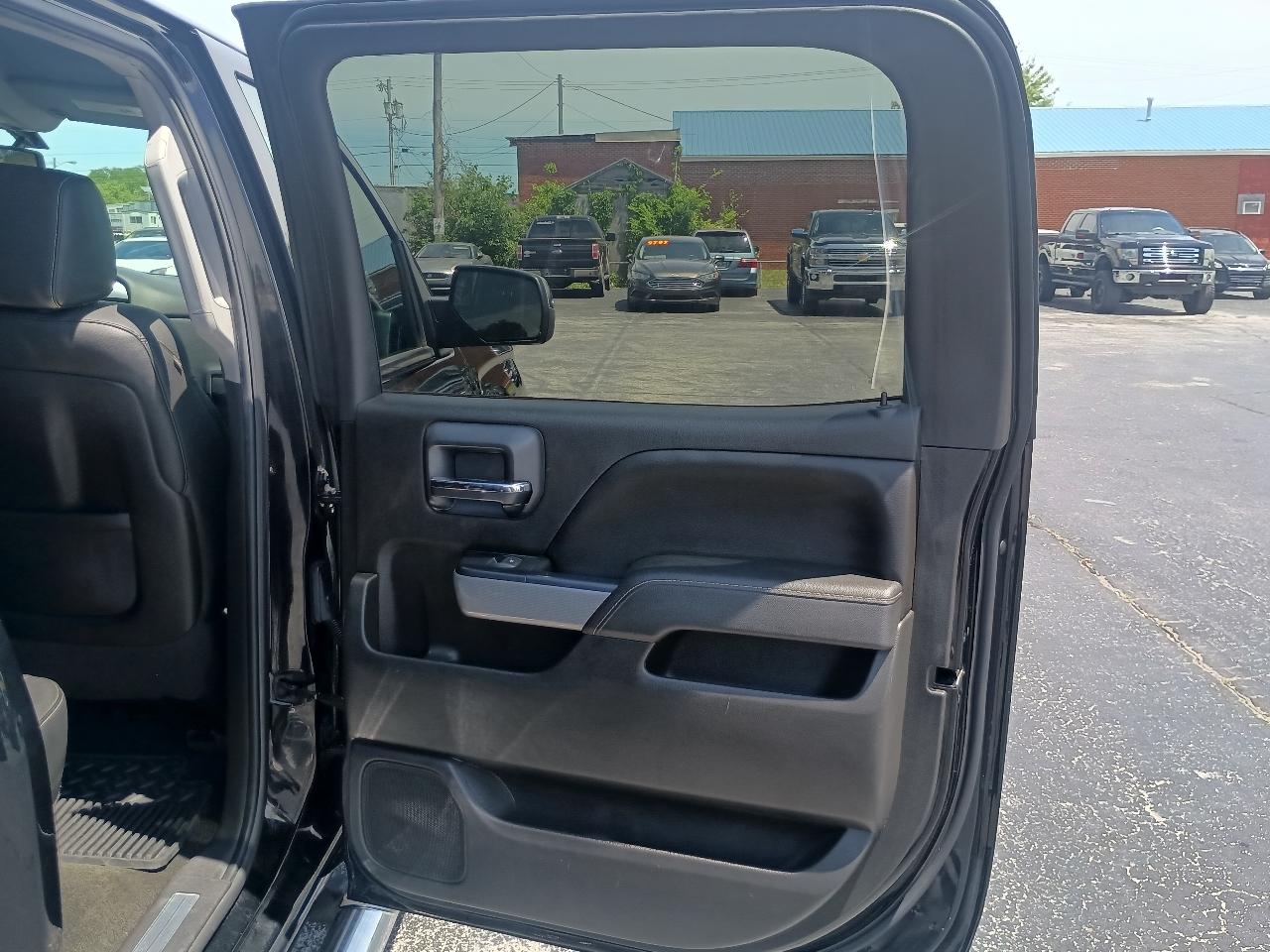 Chevrolet Silverado 1500 4WD Crew Cab 143.5" LT w/2LT 2015