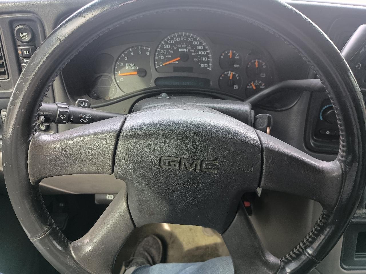 GMC Yukon XL 4dr 1500 4WD SLE 2004