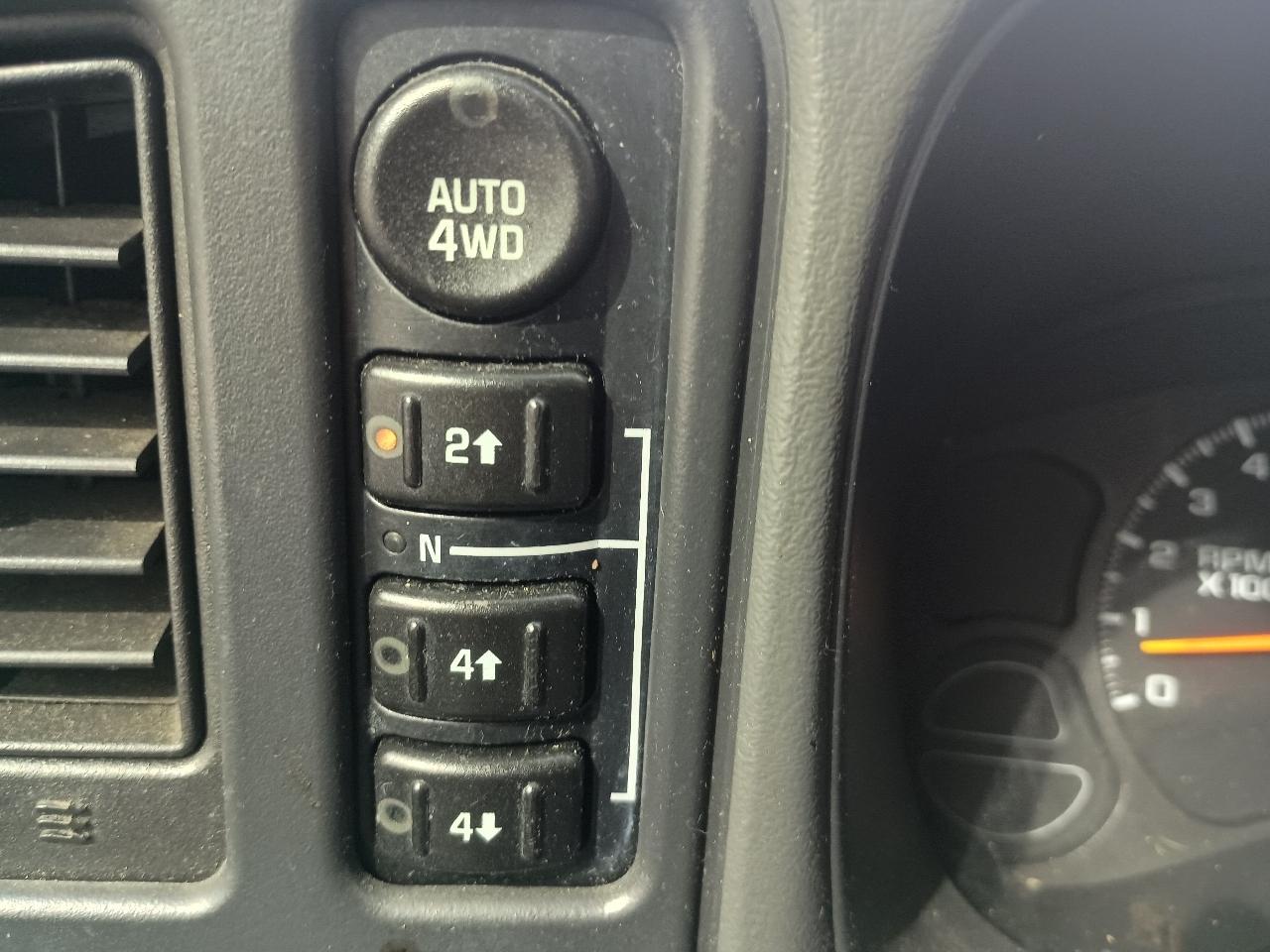 GMC Yukon XL 4dr 1500 4WD SLE 2004