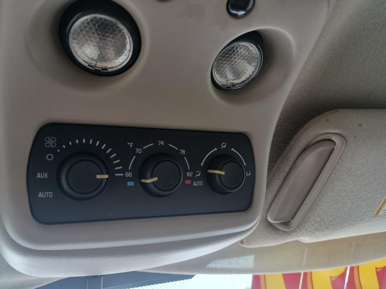 GMC Yukon XL 4dr 1500 4WD SLE 2004