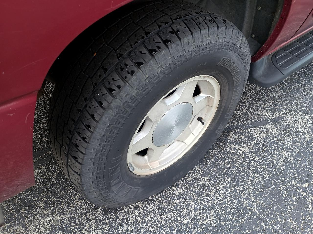 GMC Yukon XL 4dr 1500 4WD SLE 2004