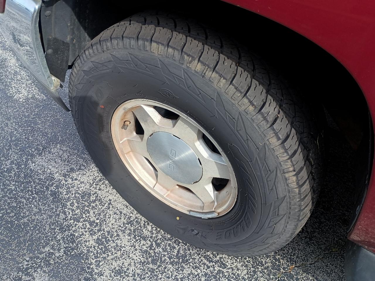 GMC Yukon XL 4dr 1500 4WD SLE 2004