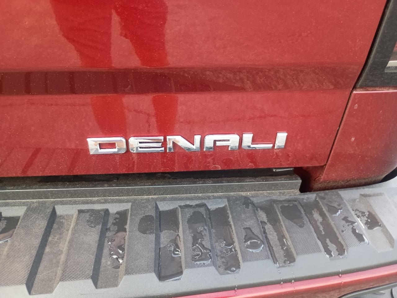 GMC Sierra 1500 4WD Crew Cab 143.5" Denali 2016