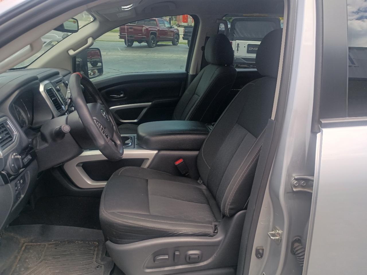 Nissan Titan 4x4 Crew Cab SV 2017
