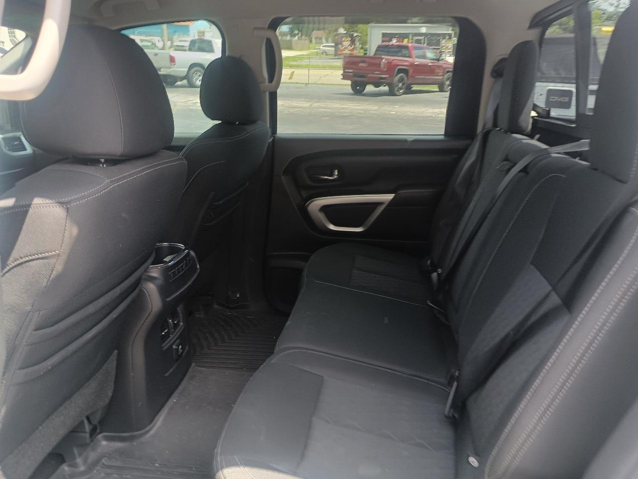 Nissan Titan 4x4 Crew Cab SV 2017