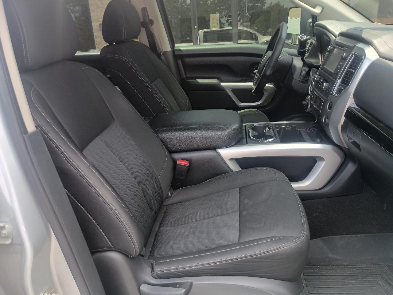 Nissan Titan 4x4 Crew Cab SV 2017