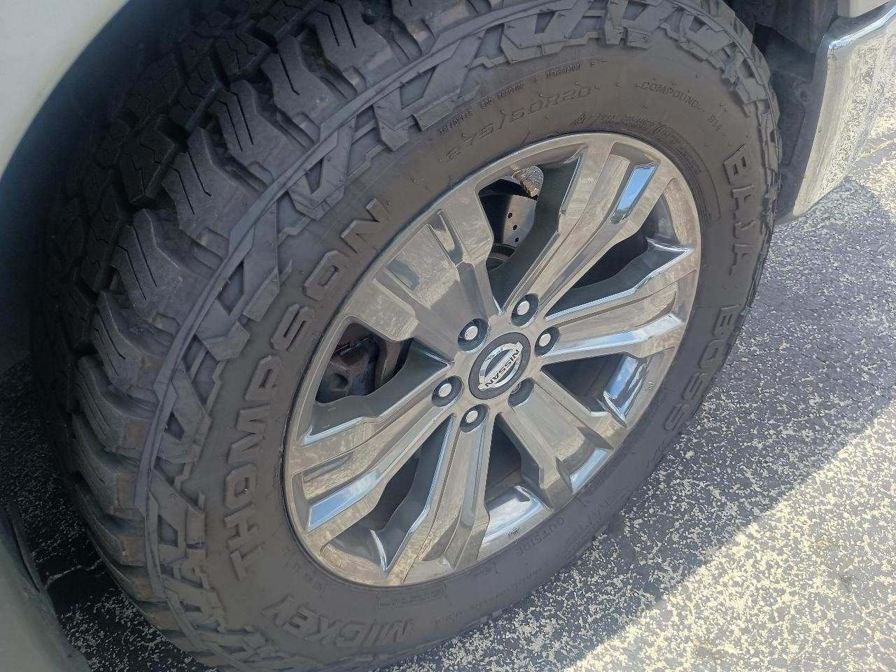 Nissan Titan 4x4 Crew Cab SV 2017