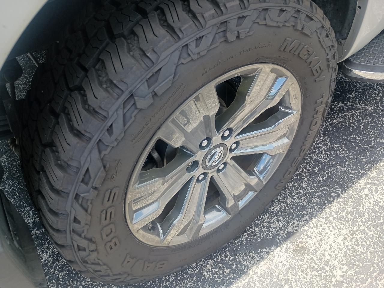 Nissan Titan 4x4 Crew Cab SV 2017