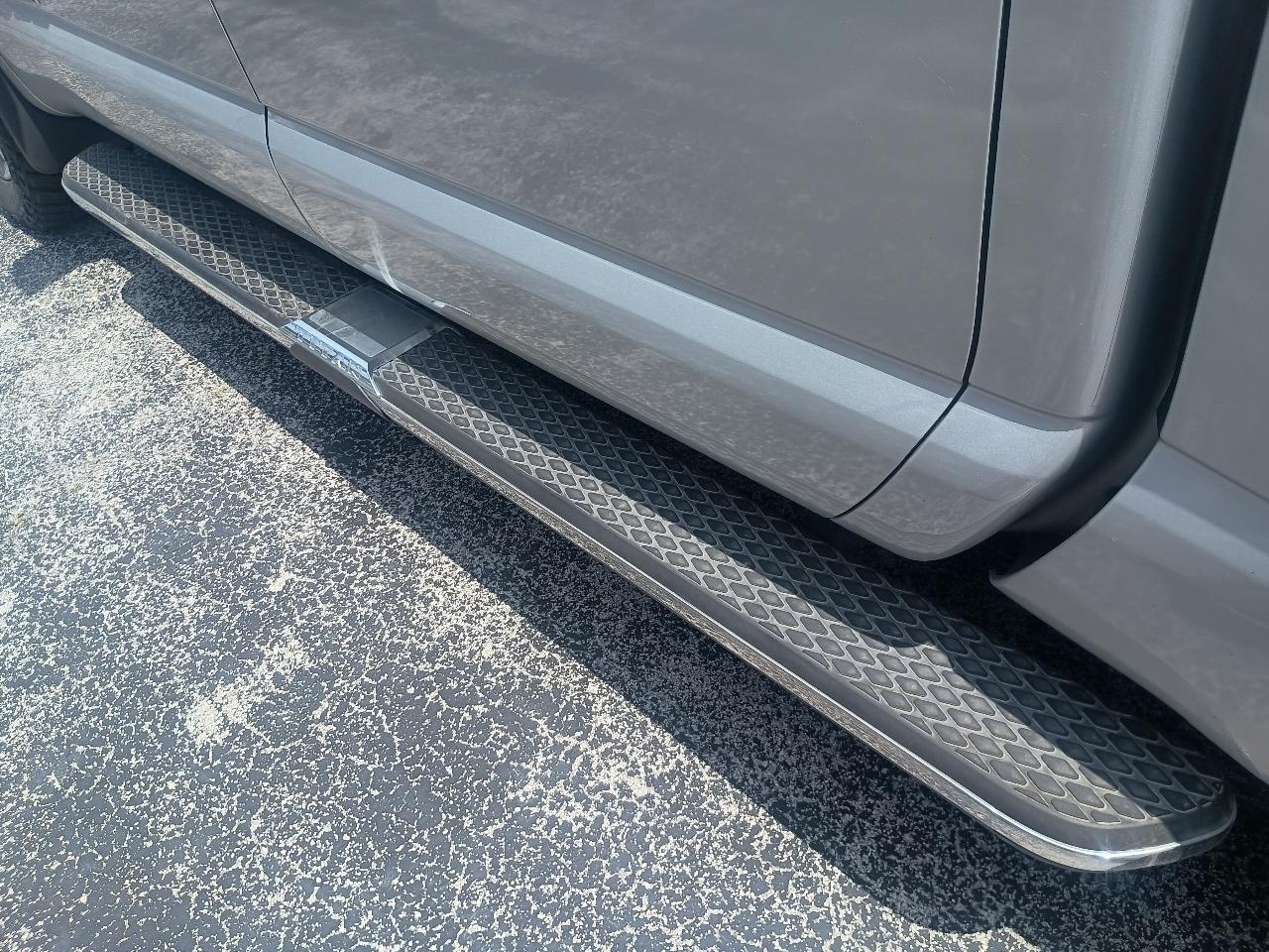 Nissan Titan 4x4 Crew Cab SV 2017
