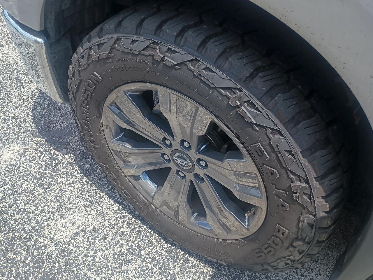 Nissan Titan 4x4 Crew Cab SV 2017