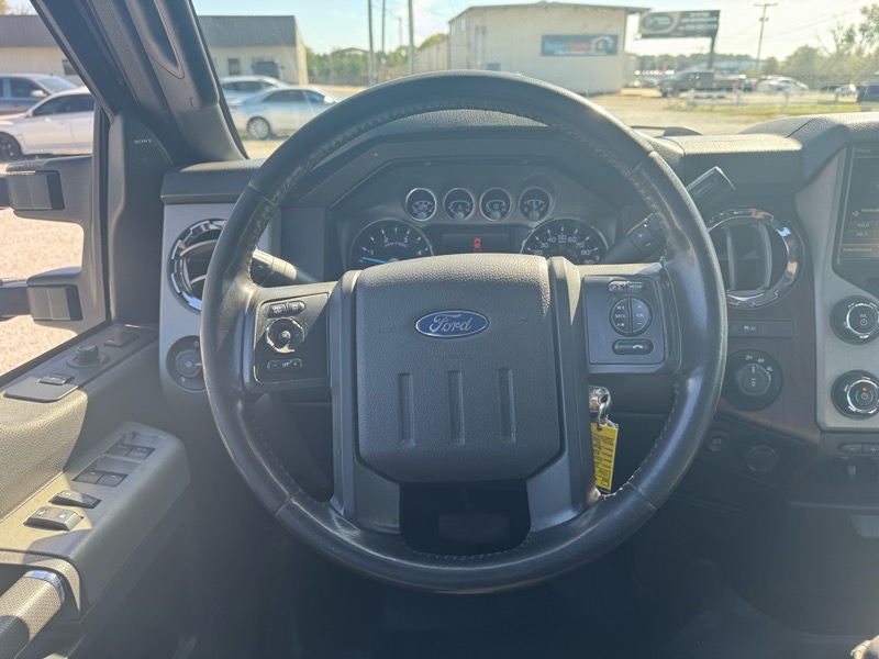 2015 Ford F-250 Lariat photo 16
