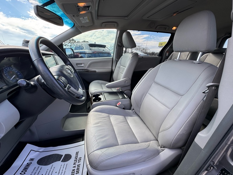 Toyota Sienna Limited Premium 7-Passenger 2017