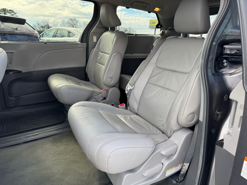 Toyota Sienna Limited Premium 7-Passenger 2017