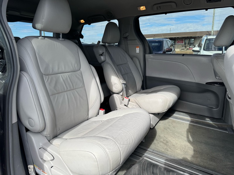 Toyota Sienna Limited Premium 7-Passenger 2017
