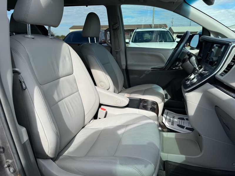 Toyota Sienna Limited Premium 7-Passenger 2017