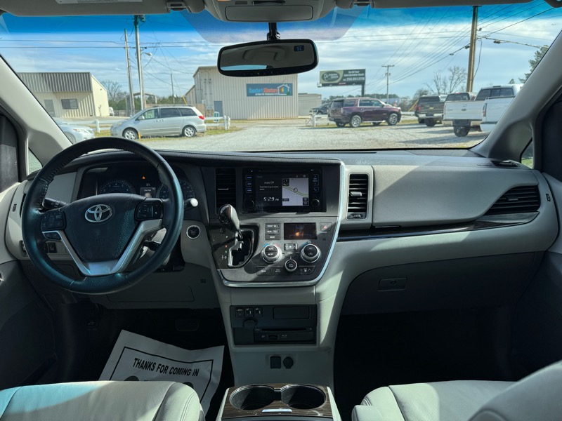 Toyota Sienna Limited Premium 7-Passenger 2017