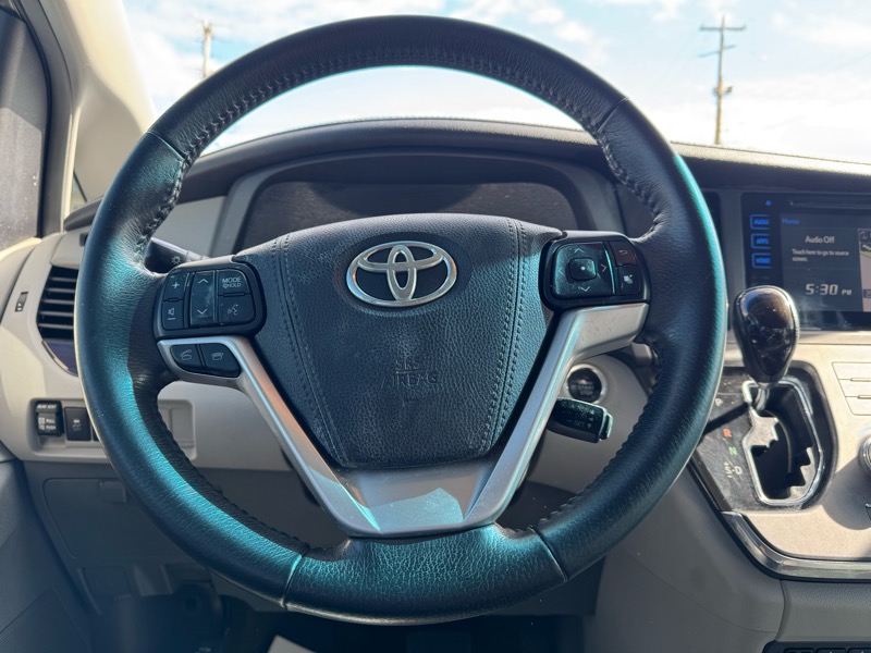 Toyota Sienna Limited Premium 7-Passenger 2017