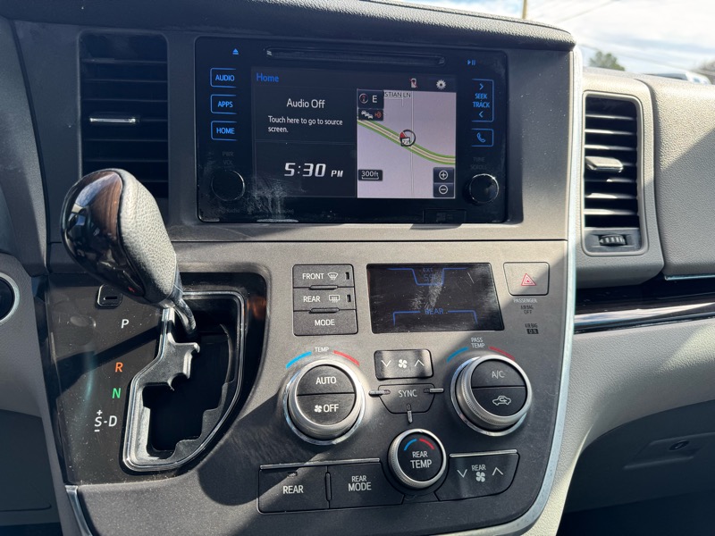 Toyota Sienna Limited Premium 7-Passenger 2017