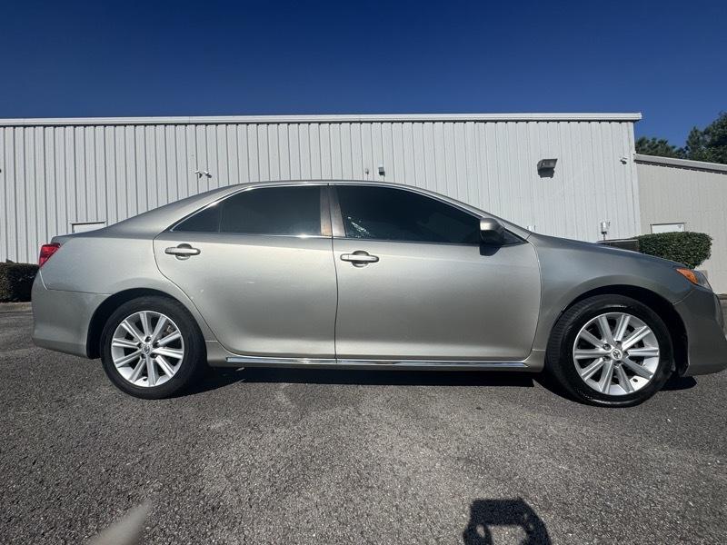 Toyota Camry SE V6 2013