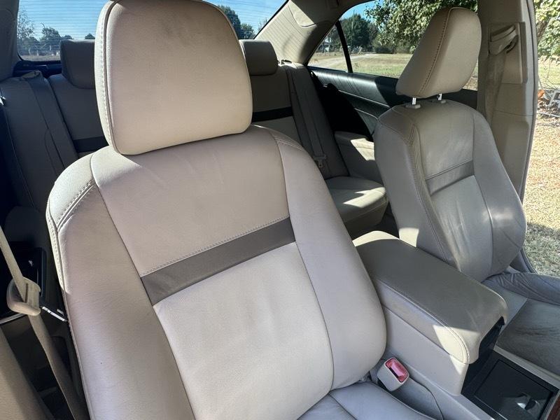 Toyota Camry SE V6 2013