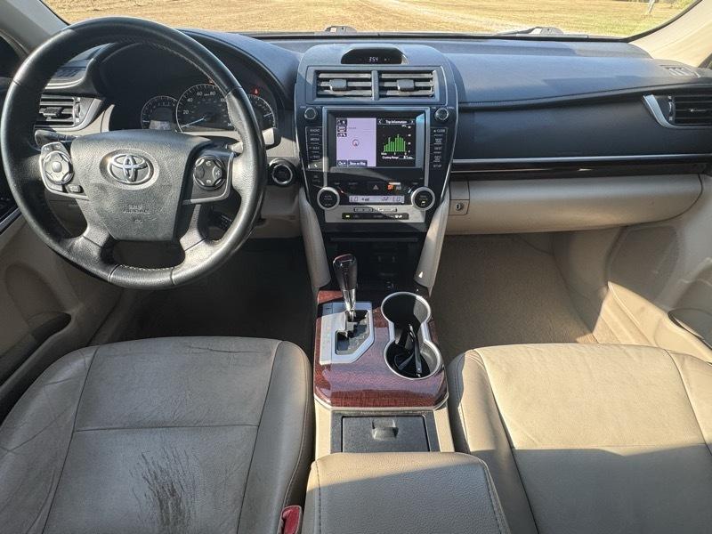 Toyota Camry SE V6 2013