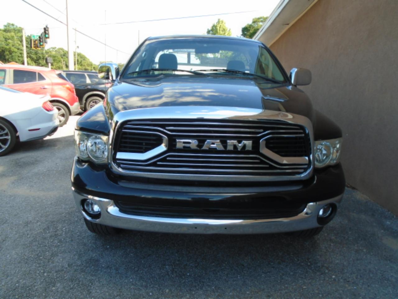Dodge Ram 1500 2dr Reg Cab 120.5" WB 4WD SLT 2005