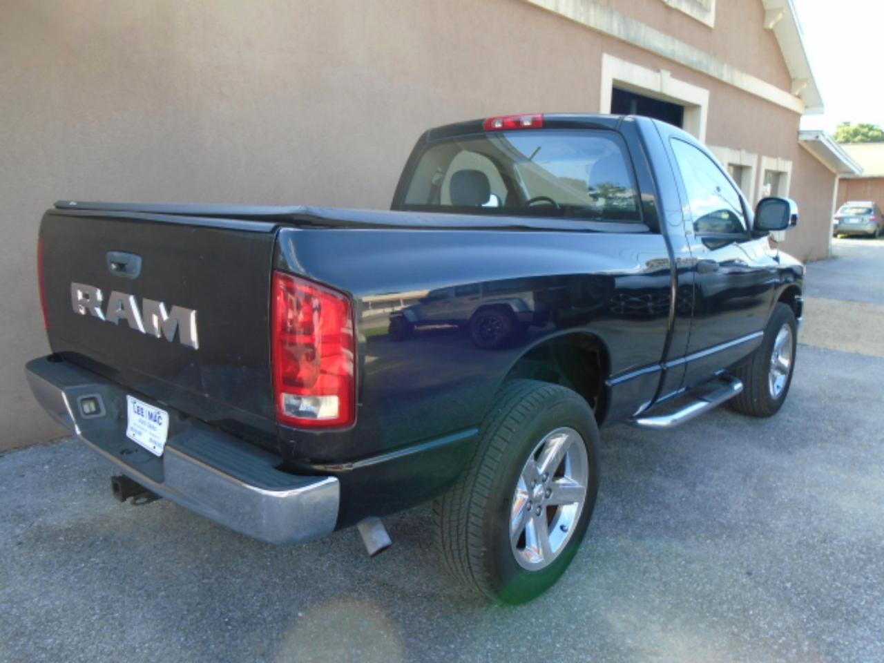 Dodge Ram 1500 2dr Reg Cab 120.5" WB 4WD SLT 2005