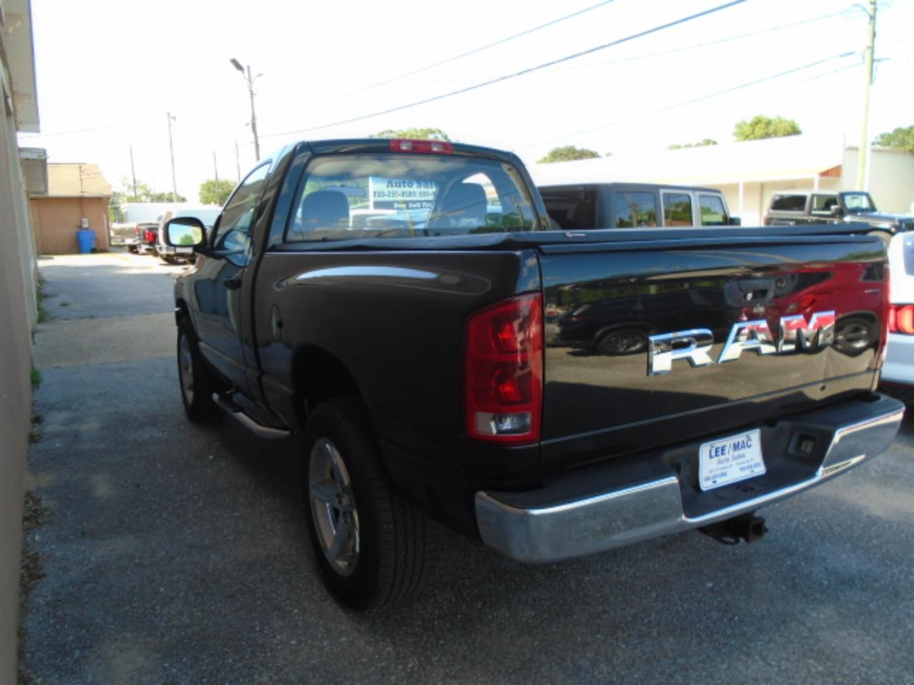 Dodge Ram 1500 2dr Reg Cab 120.5" WB 4WD SLT 2005