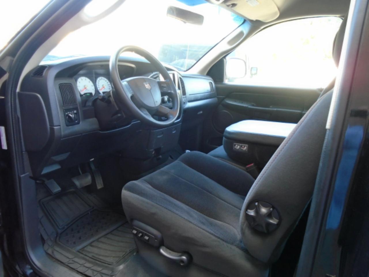 Dodge Ram 1500 2dr Reg Cab 120.5" WB 4WD SLT 2005