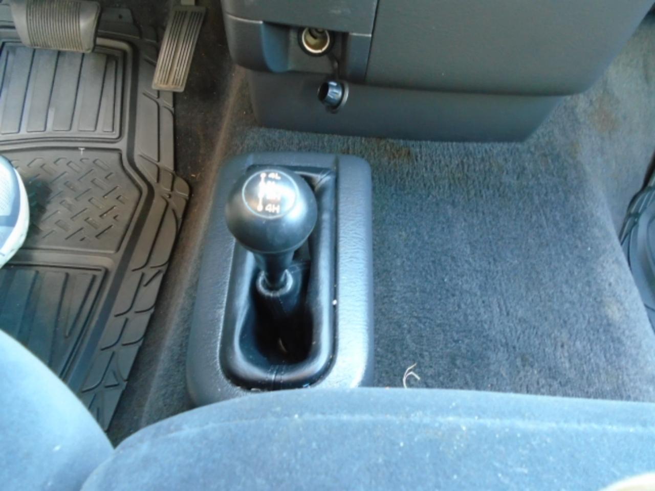 Dodge Ram 1500 2dr Reg Cab 120.5" WB 4WD SLT 2005