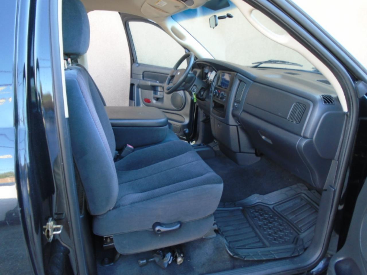 Dodge Ram 1500 2dr Reg Cab 120.5" WB 4WD SLT 2005