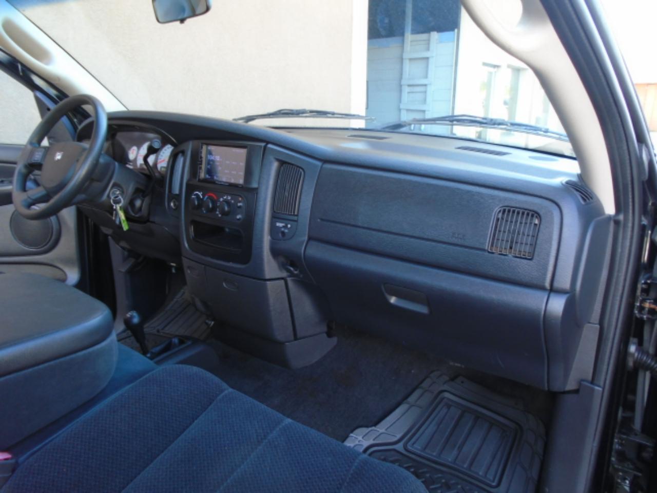 Dodge Ram 1500 2dr Reg Cab 120.5" WB 4WD SLT 2005