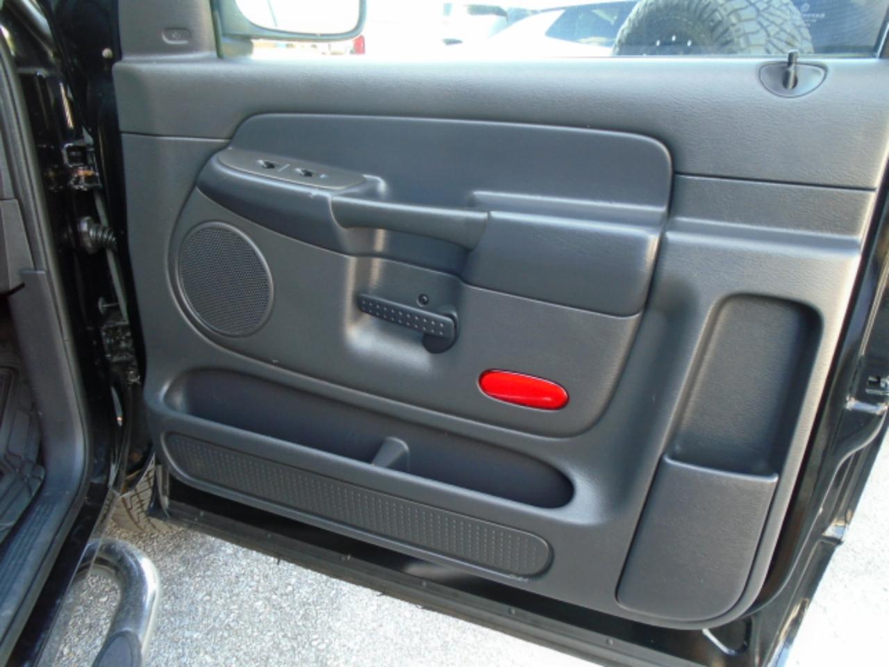 Dodge Ram 1500 2dr Reg Cab 120.5" WB 4WD SLT 2005