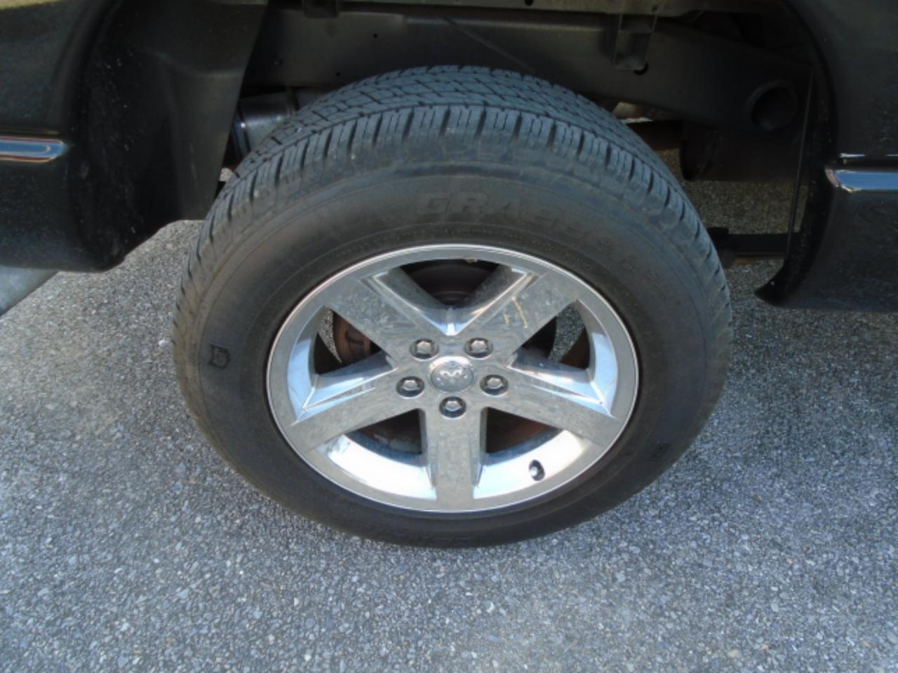 Dodge Ram 1500 2dr Reg Cab 120.5" WB 4WD SLT 2005