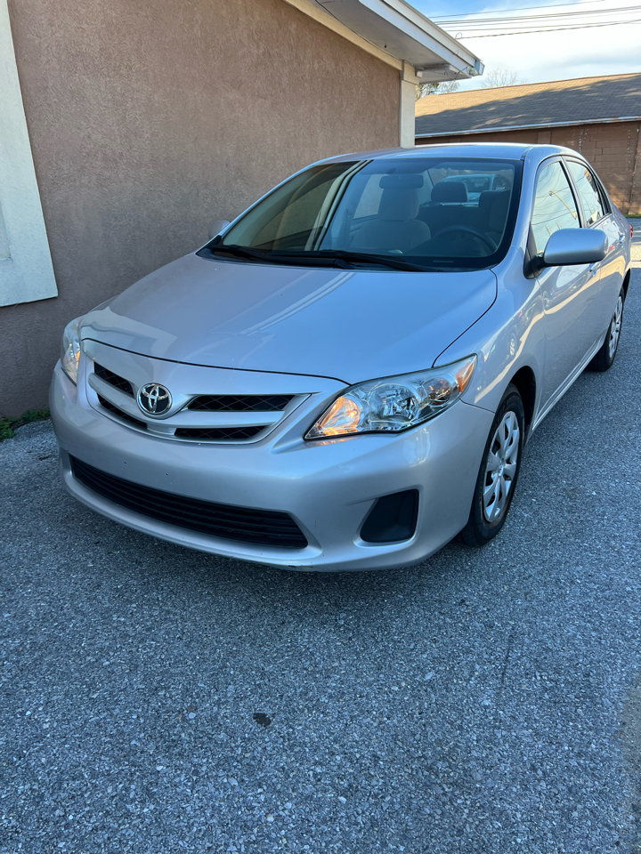 Toyota Corolla 4dr Sdn Auto LE (Natl) 2011