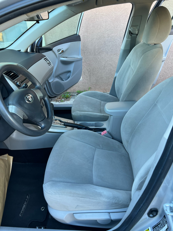 Toyota Corolla 4dr Sdn Auto LE (Natl) 2011