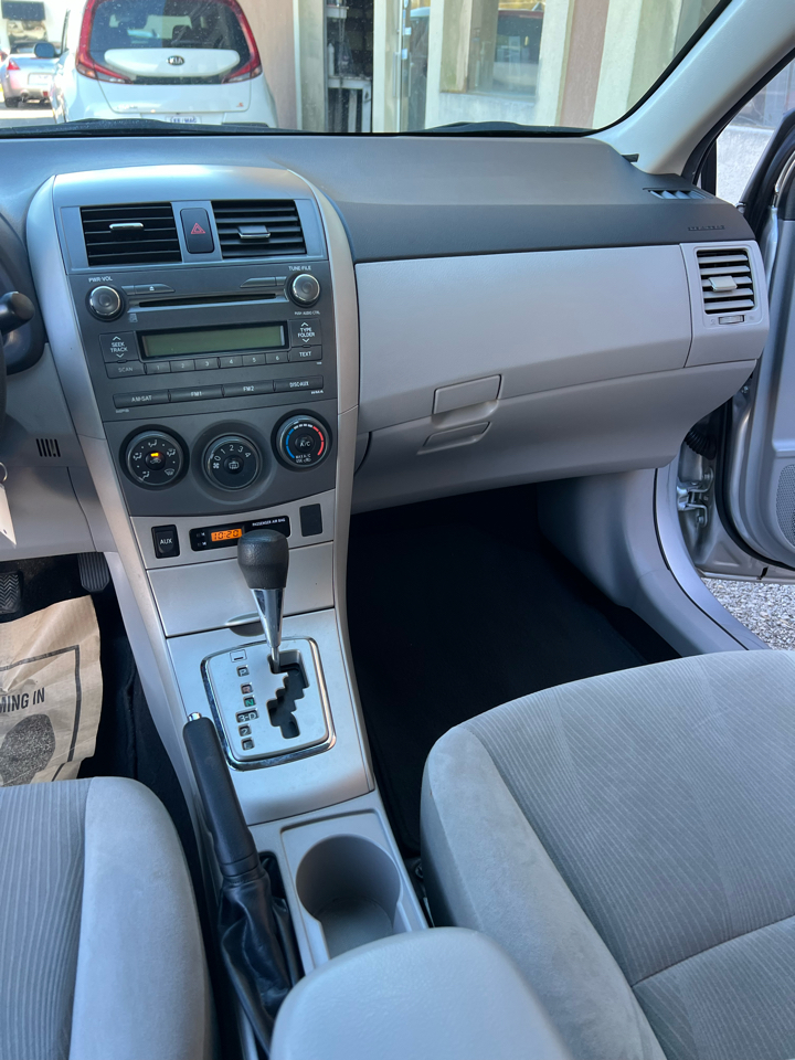 Toyota Corolla 4dr Sdn Auto LE (Natl) 2011